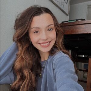 Meet your Posher, Alexia